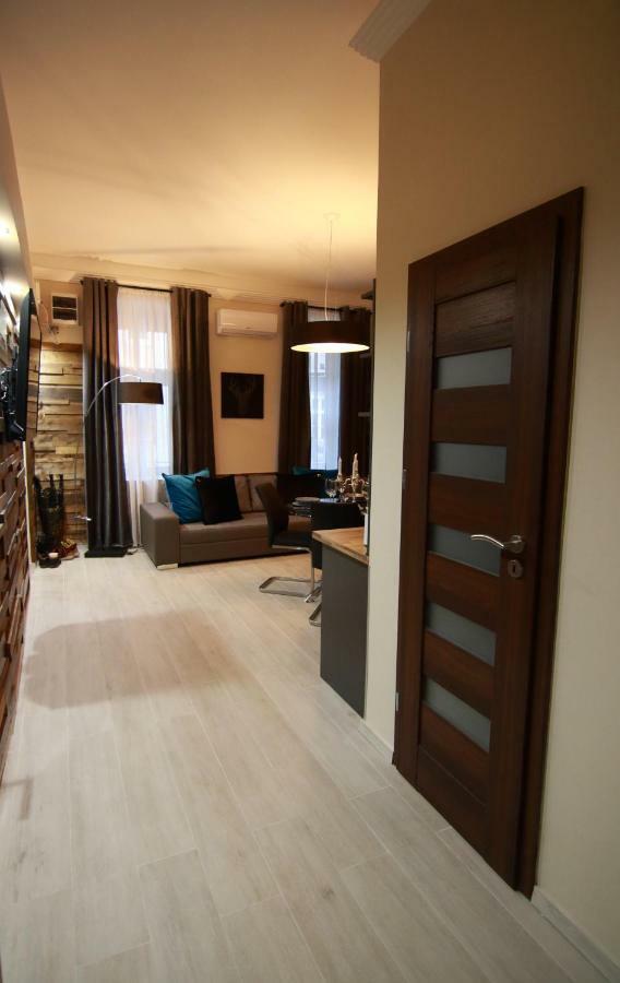 Center Of The Center, The Grand Deluxe Apartment Budapest Exterior photo